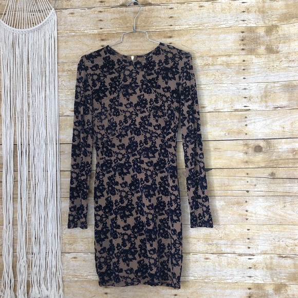Windsor Dresses & Skirts - Windsor Long Sleeved Velvet Floral Dress